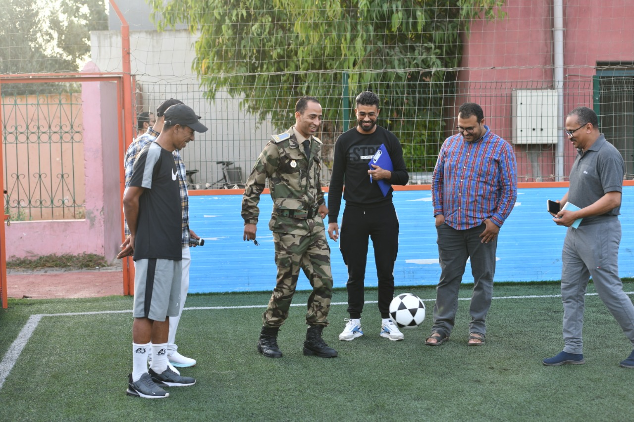 أشرف قائد الملحقة الادارية الأولى بالدروة على افتتاح مدرسة لكرة القدم