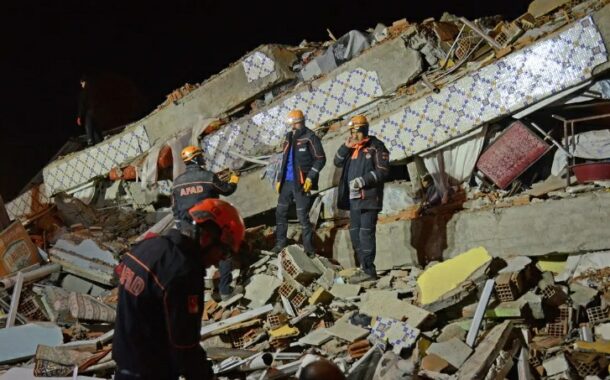 زلزال  مدمر يقتل أكثر من 1500 شخص في تركيا وسوريا